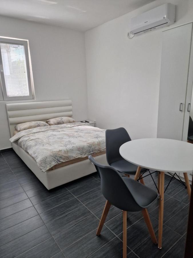 Апартаменты Apartman Tolosi 2 Подгорица Экстерьер фото