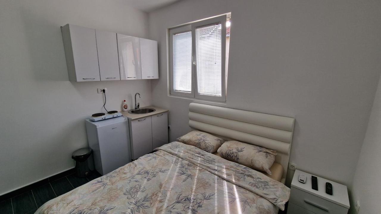 Апартаменты Apartman Tolosi 2 Подгорица Экстерьер фото